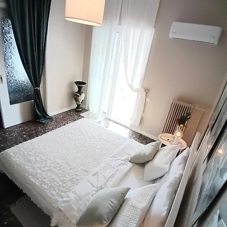 Vestige Shared Apartment Piraeus Exterior photo